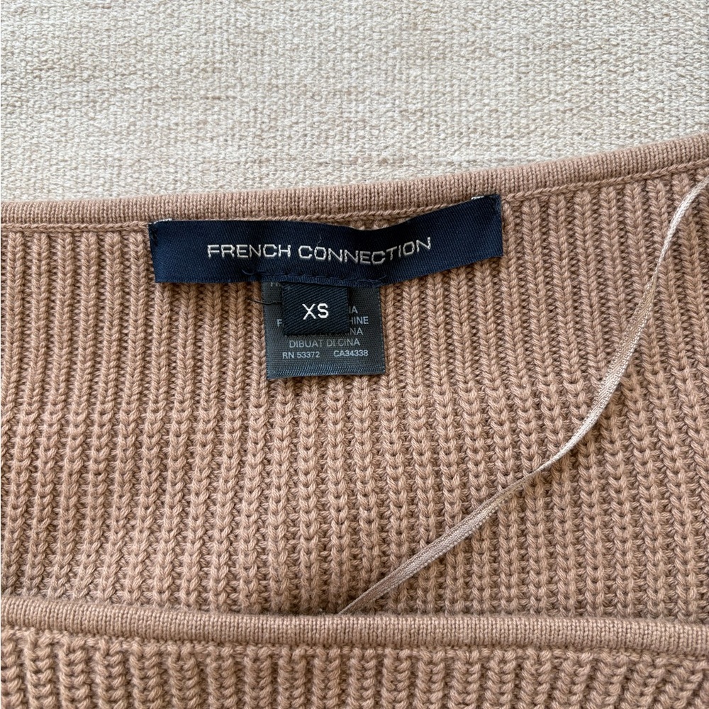 Brown Knit Top with White Floral Sleeves - Picture 3 of 3